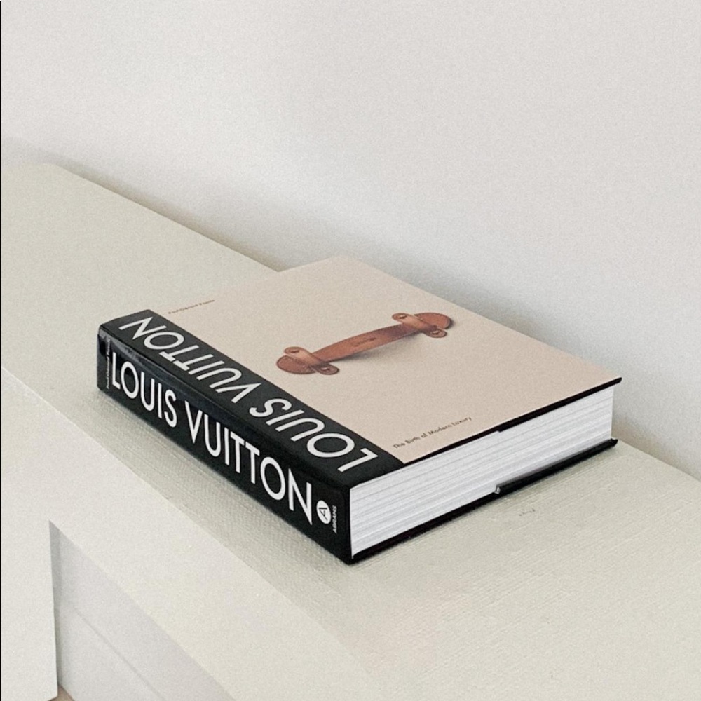 Louis Vuitton Accent book